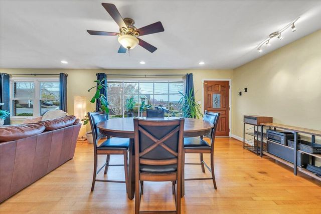 727 Plantation CIR, Roanoke, VA 24019