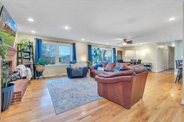 727 Plantation CIR, Roanoke, VA 24019