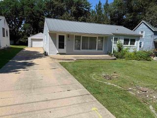 1918 Castle, Waterloo, IA 50701