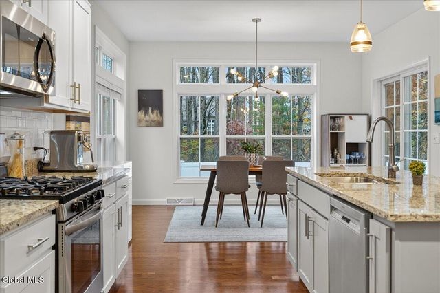 8A Macoun Drive, Halfmoon, NY 12065