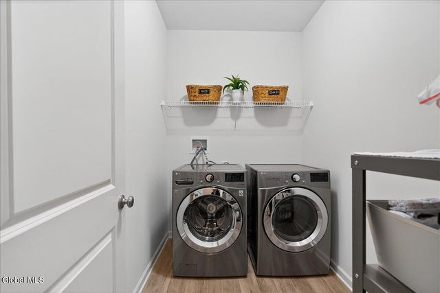 8A Macoun Drive, Halfmoon, NY 12065