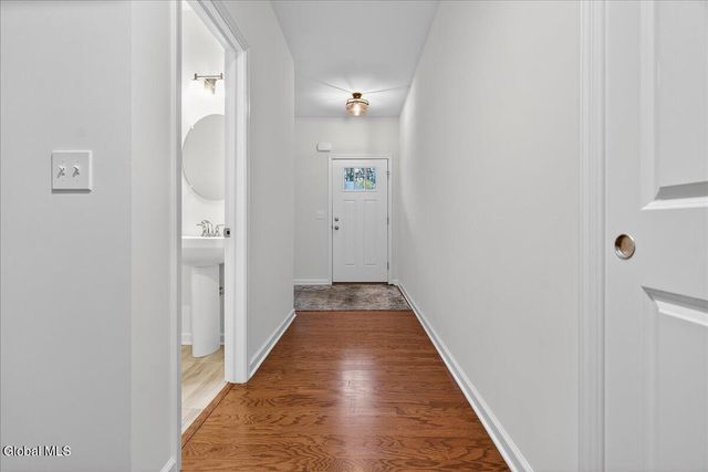 8A Macoun Drive, Halfmoon, NY 12065