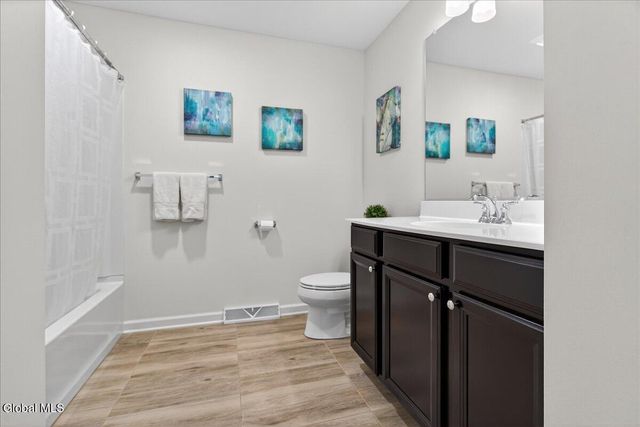 8A Macoun Drive, Halfmoon, NY 12065