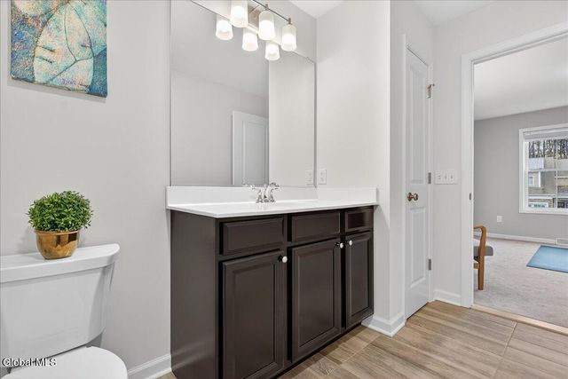 8A Macoun Drive, Halfmoon, NY 12065