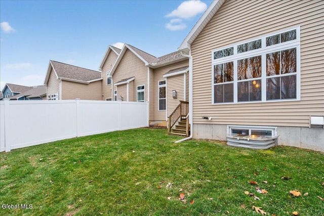 8A Macoun Drive, Halfmoon, NY 12065