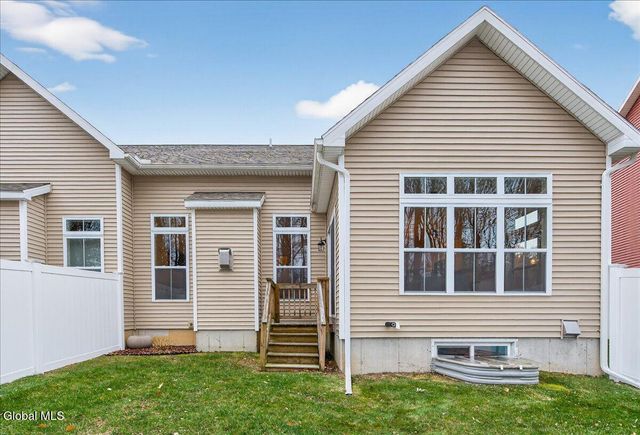 8A Macoun Drive, Halfmoon, NY 12065