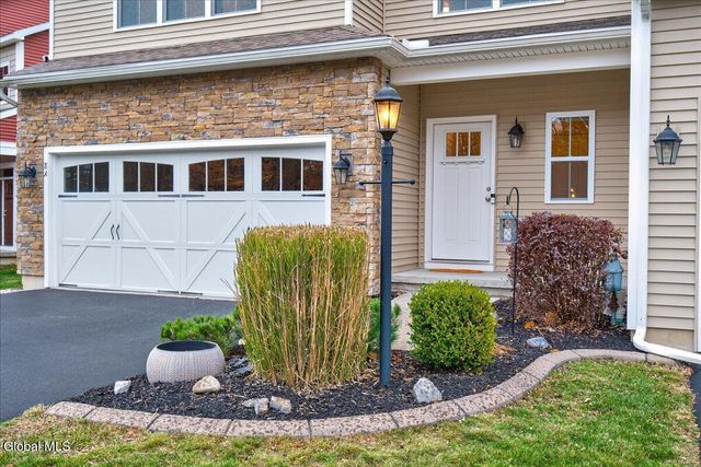 8A Macoun Drive, Halfmoon, NY 12065