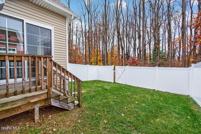 8A Macoun Drive, Halfmoon, NY 12065