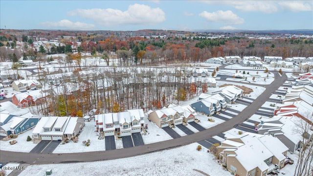 8A Macoun Drive, Halfmoon, NY 12065