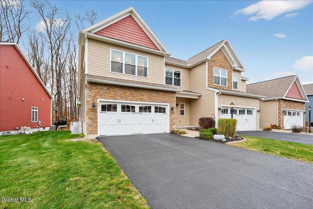 8A Macoun Drive, Halfmoon, NY 12065