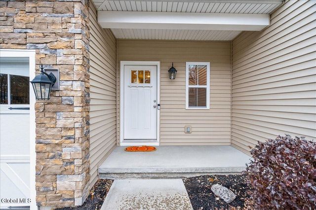 8A Macoun Drive, Halfmoon, NY 12065