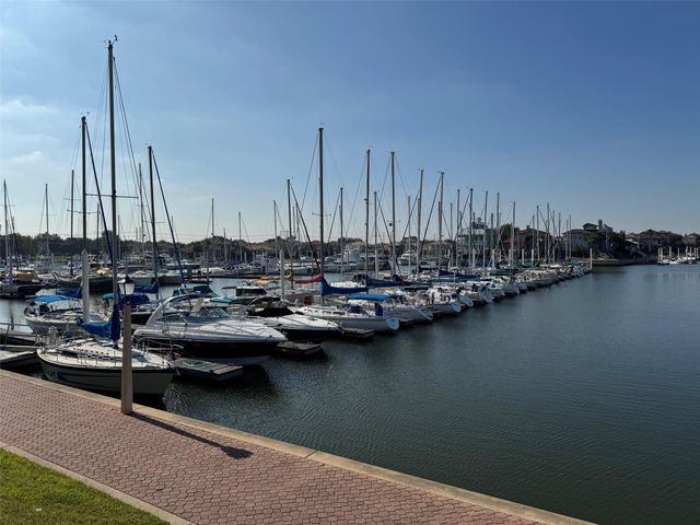 517 Mariners Drive, Kemah, TX 77565