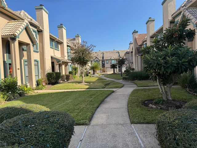 517 Mariners Drive, Kemah, TX 77565