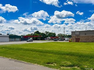 3537 Sashabaw Rd, Waterford Charter Township, MI 48329