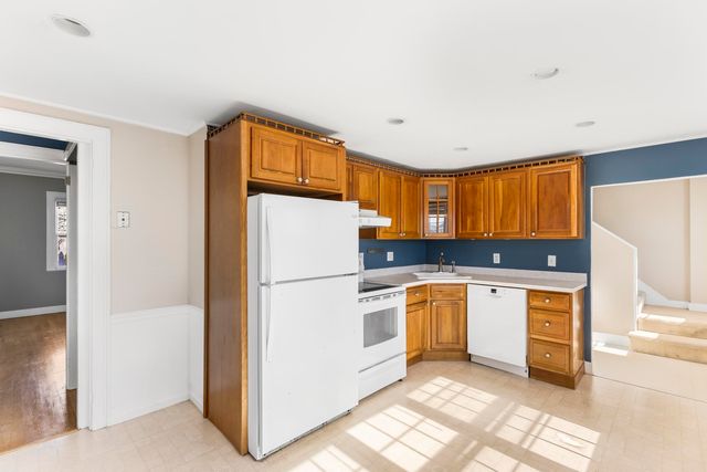 110 Court St Apt 4, Portsmouth, NH 03801