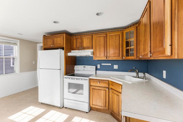 110 Court St Apt 4, Portsmouth, NH 03801