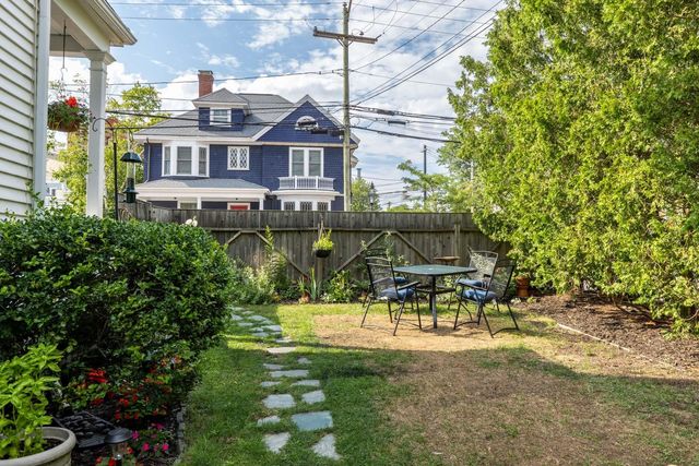 110 Court St Apt 4, Portsmouth, NH 03801