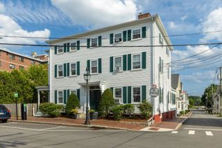 110 Court St Apt 4, Portsmouth, NH 03801