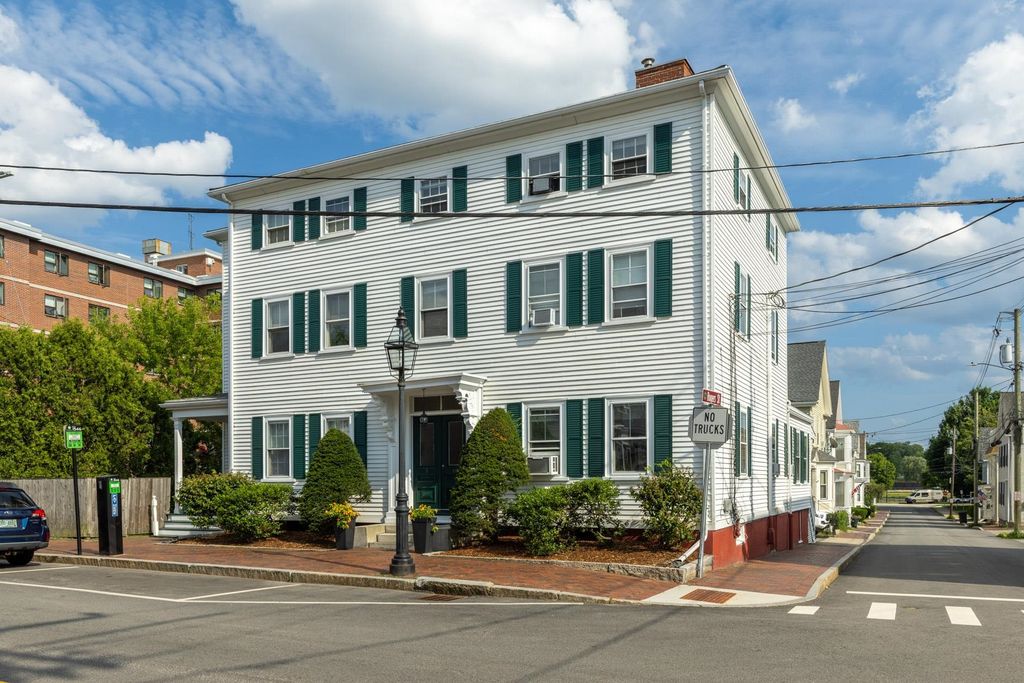 110 Court St Apt 4, Portsmouth, NH 03801