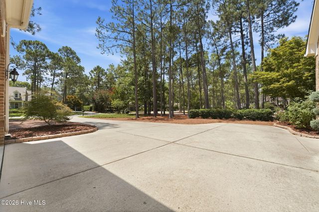2 Augusta Drive, Southern Pines, NC 28387