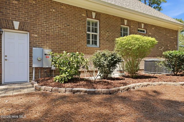 2 Augusta Drive, Southern Pines, NC 28387