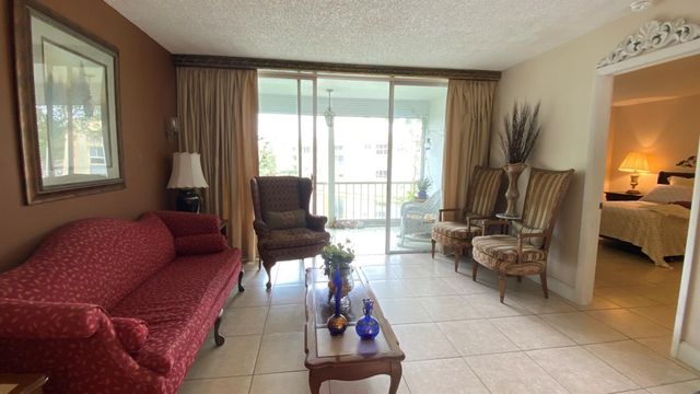 6051 NW 61st Avenue 211, Tamarac, FL 33319