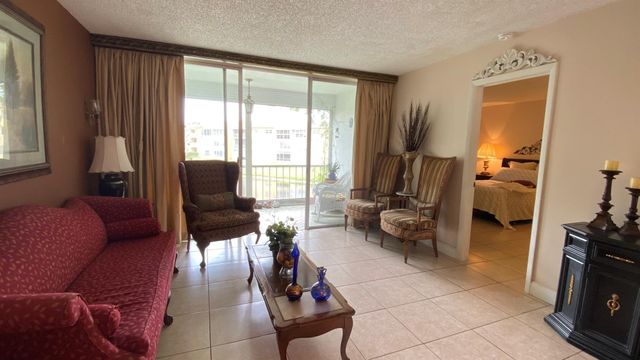 6051 NW 61st Avenue 211, Tamarac, FL 33319