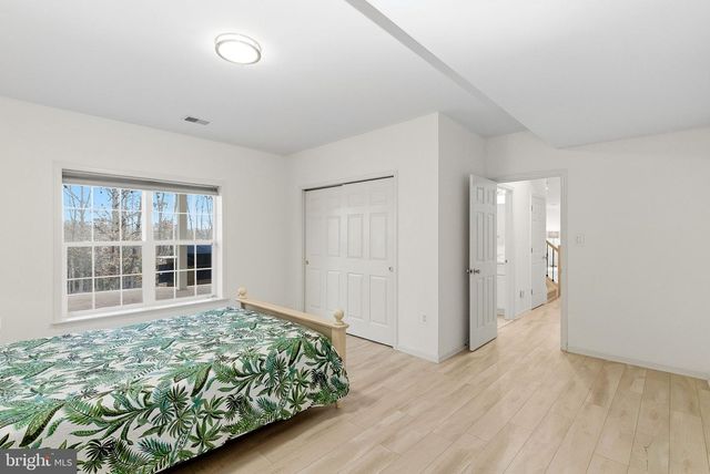 22558 FOREST RUN DR, Ashburn, VA 20148