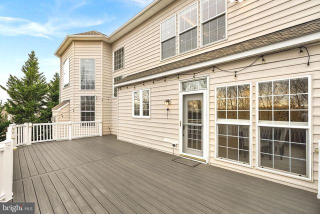 22558 FOREST RUN DR, Ashburn, VA 20148