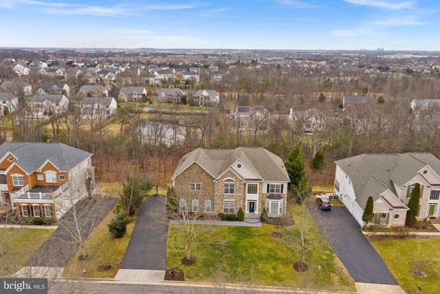 22558 FOREST RUN DR, Ashburn, VA 20148