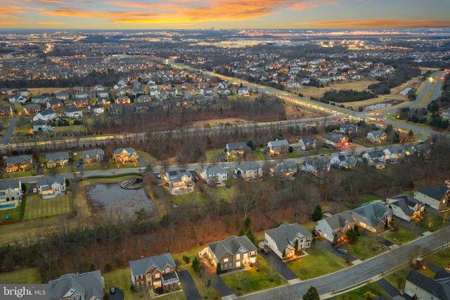 22558 FOREST RUN DR, Ashburn, VA 20148