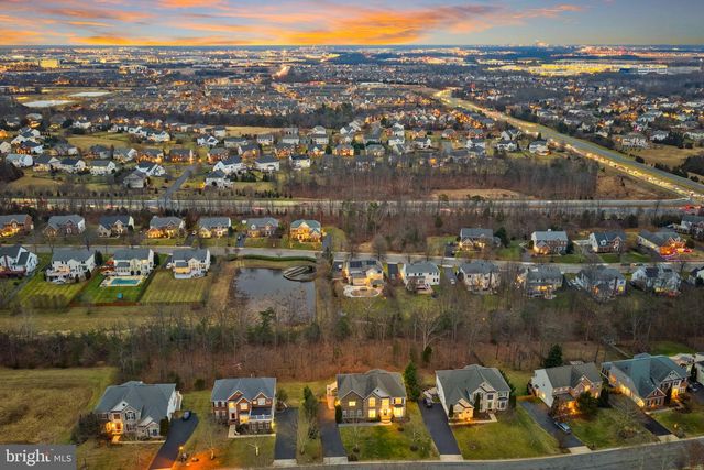 22558 FOREST RUN DR, Ashburn, VA 20148