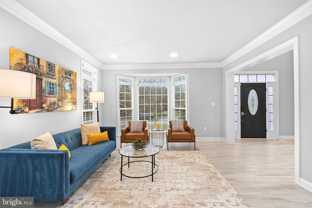 22558 FOREST RUN DR, Ashburn, VA 20148