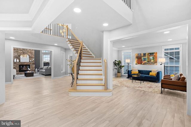 22558 FOREST RUN DR, Ashburn, VA 20148