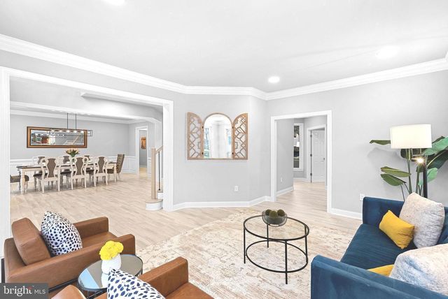 22558 FOREST RUN DR, Ashburn, VA 20148