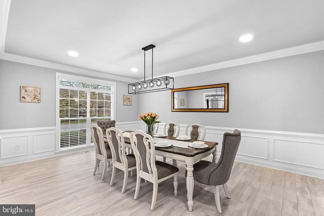 22558 FOREST RUN DR, Ashburn, VA 20148