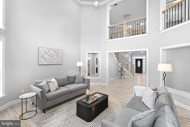 22558 FOREST RUN DR, Ashburn, VA 20148