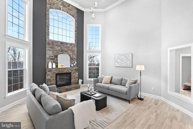 22558 FOREST RUN DR, Ashburn, VA 20148