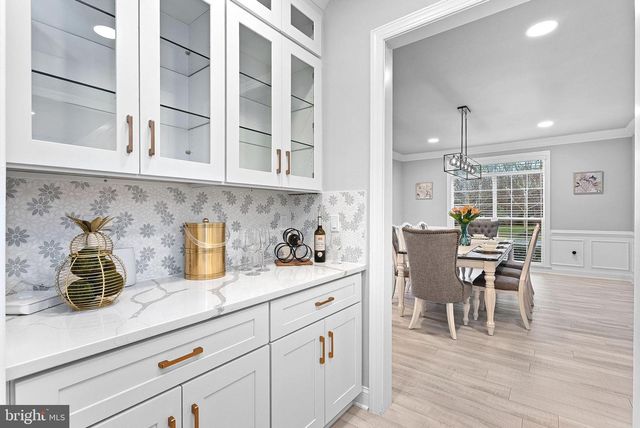 22558 FOREST RUN DR, Ashburn, VA 20148