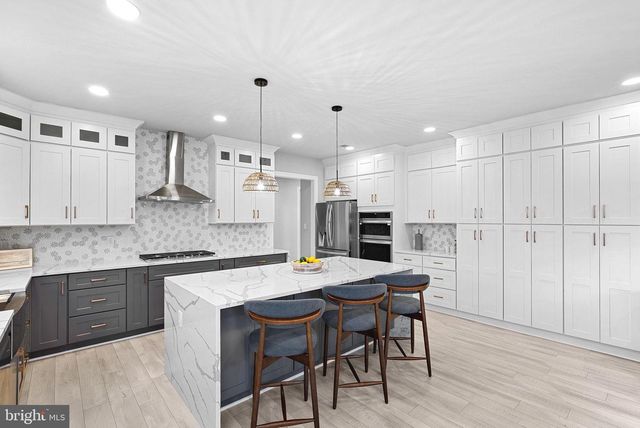 22558 FOREST RUN DR, Ashburn, VA 20148