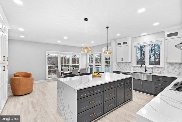 22558 FOREST RUN DR, Ashburn, VA 20148