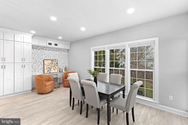 22558 FOREST RUN DR, Ashburn, VA 20148