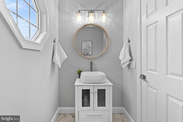 22558 FOREST RUN DR, Ashburn, VA 20148