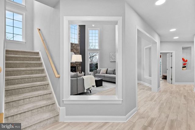 22558 FOREST RUN DR, Ashburn, VA 20148