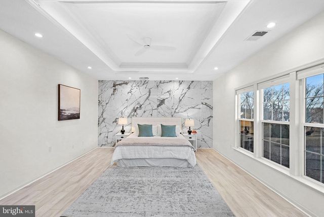 22558 FOREST RUN DR, Ashburn, VA 20148