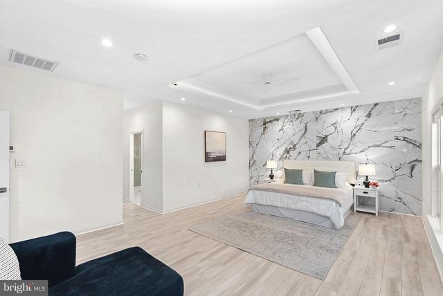 22558 FOREST RUN DR, Ashburn, VA 20148