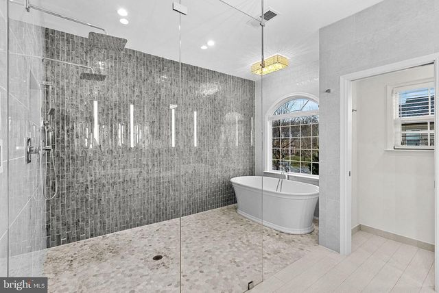 22558 FOREST RUN DR, Ashburn, VA 20148