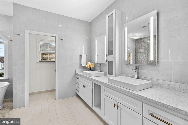 22558 FOREST RUN DR, Ashburn, VA 20148