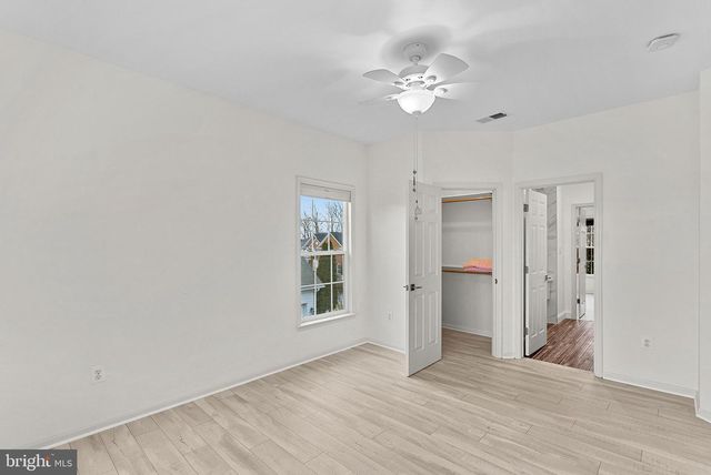 22558 FOREST RUN DR, Ashburn, VA 20148