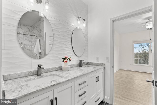 22558 FOREST RUN DR, Ashburn, VA 20148